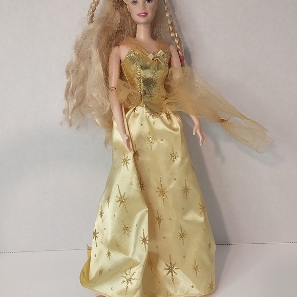Holiday Celebration Special Edition 2000 Barbie Doll. Bendable limbs! - Picture 2 of 3